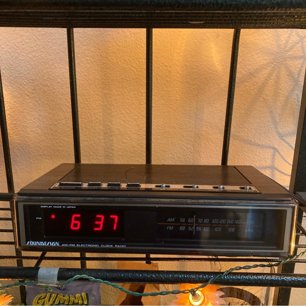 Soundesign Clock Radio Model 3691